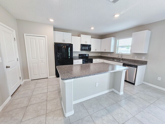 Building Photo - 10520 Strawberry Tetra Dr