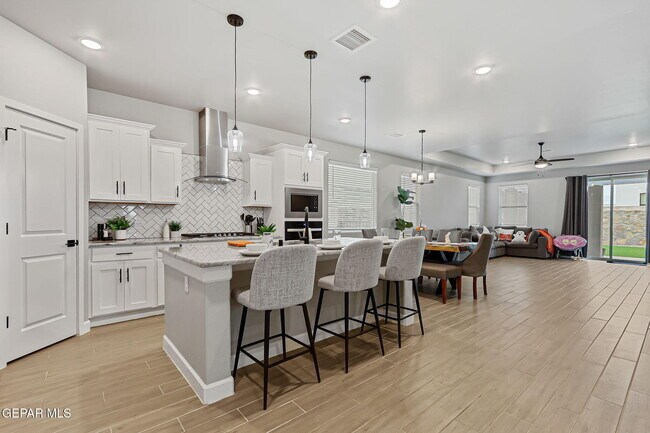 Building Photo - 824 Paseo Solar Dr