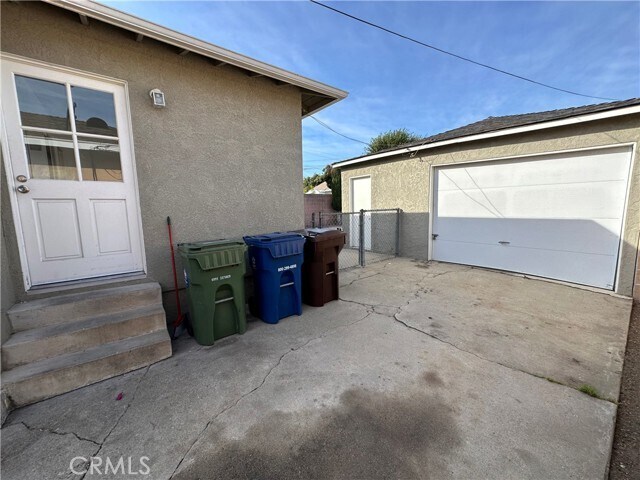 Building Photo - 4587 W 142nd St