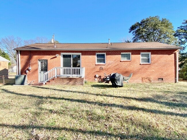Building Photo - 617 Nottingham Dr