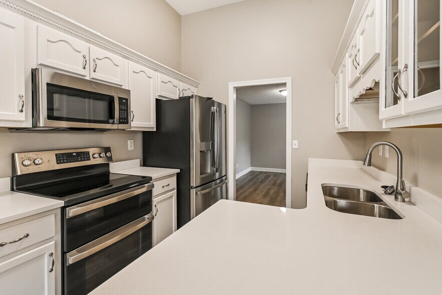 Building Photo - 838 Clearview Cove