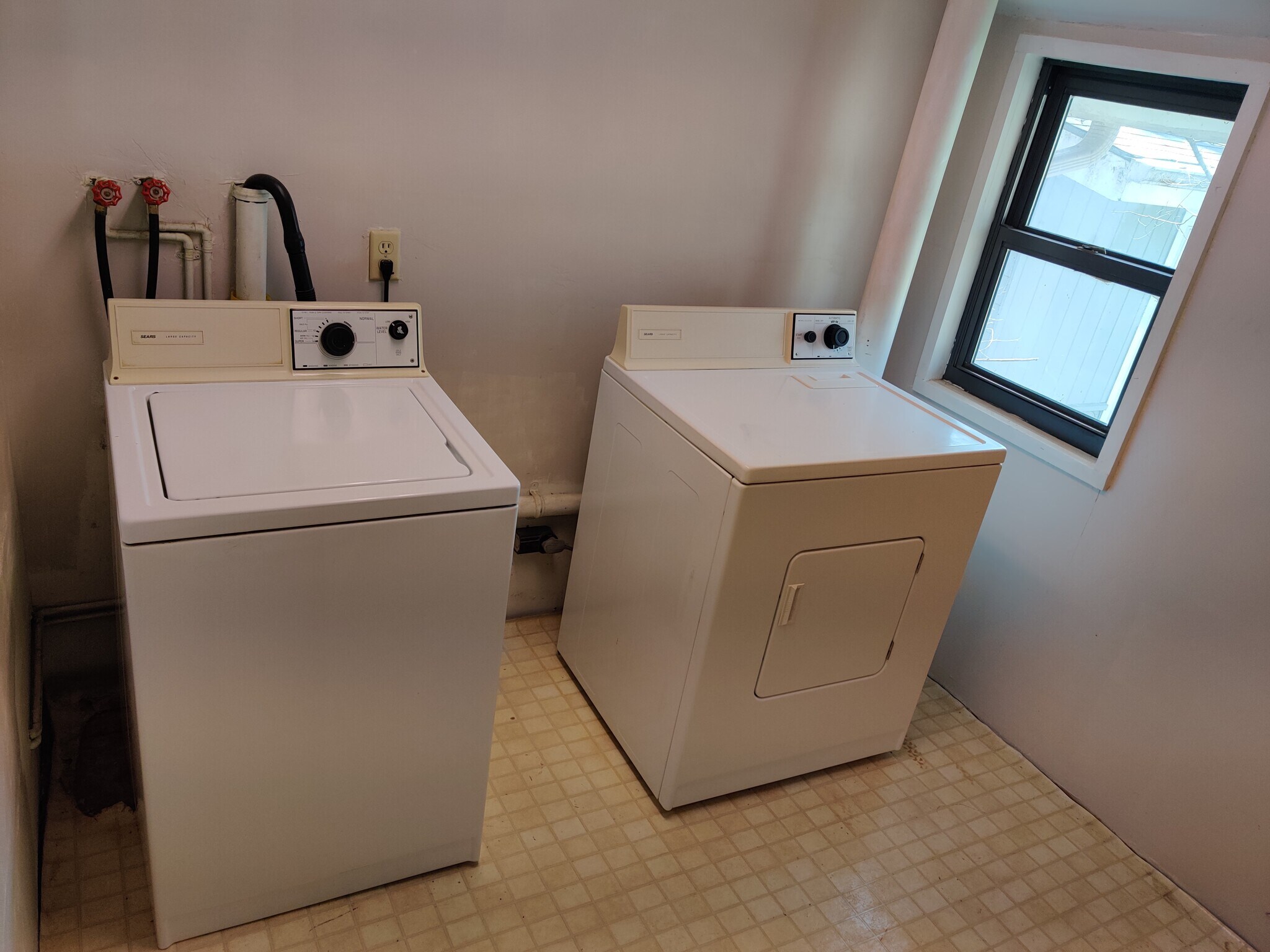 Laundry room - 913 Claflin Rd