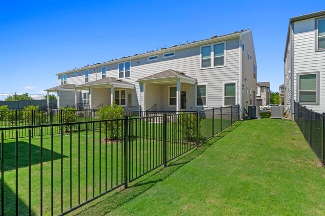 Building Photo - 2725 Woodall Dr
