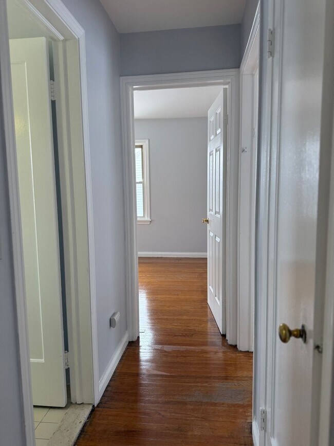 Building Photo - HOUSE CLOSE TO EVRYTHING YOU NEED.THIS HOME IS A MUST SEE!!!