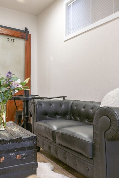 Building Photo - 3109 6th Ave