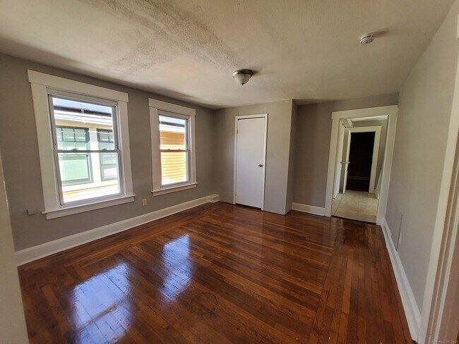 Building Photo - 721 Winchester Ave