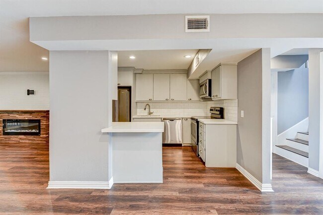Building Photo - 6306 Riverview Way