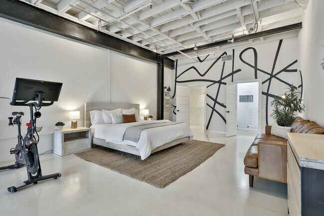 Building Photo - 675 Greenwood Ave NE