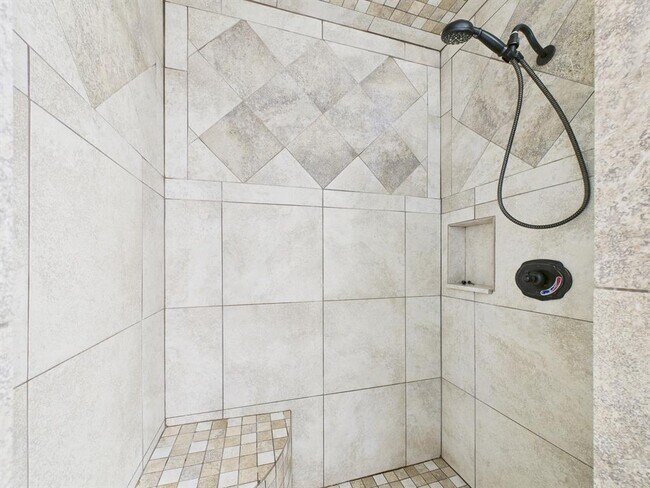 Building Photo - 2824 Briarhurst Dr