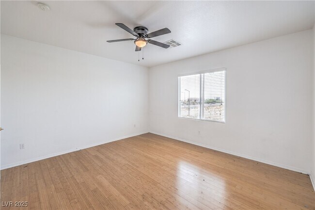 Building Photo - 10227 Sunset Gardens Dr