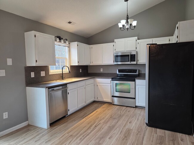 Building Photo - Foxtrace Find: Spacious Living with Style & Privacy in Hubert