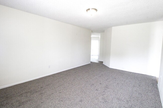 Building Photo - 2729 Christian Dr