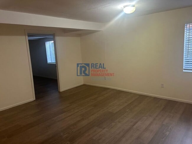 Building Photo - 9044 Edgewood St