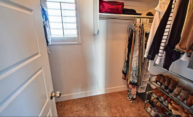 Building Photo - 4 bedroom/2.5 bathroom Townhome in Eagle Mountain