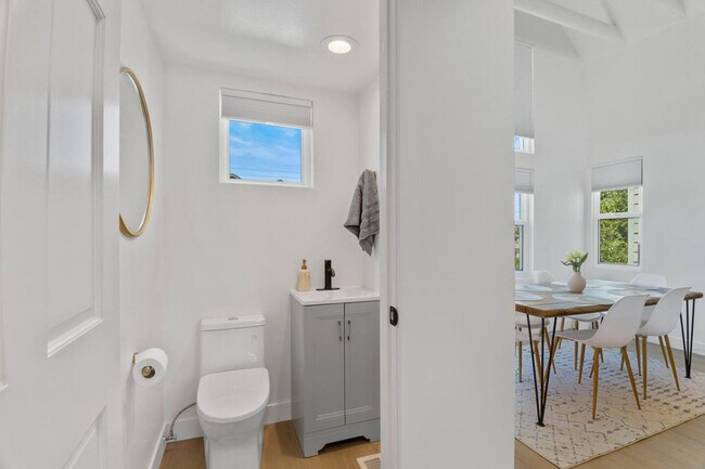 Building Photo - 4641 N 8th Pl