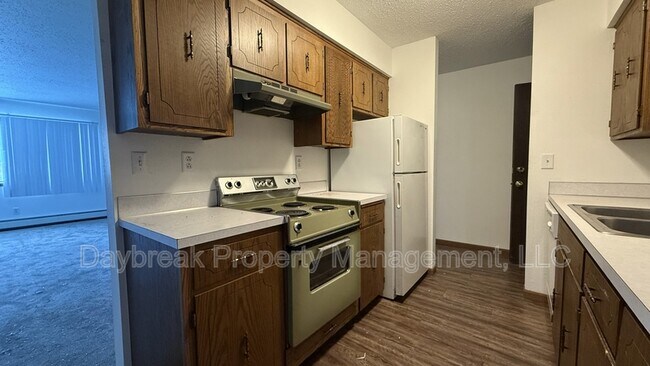 Building Photo - 3024-9 1/2 9 1/2 St N