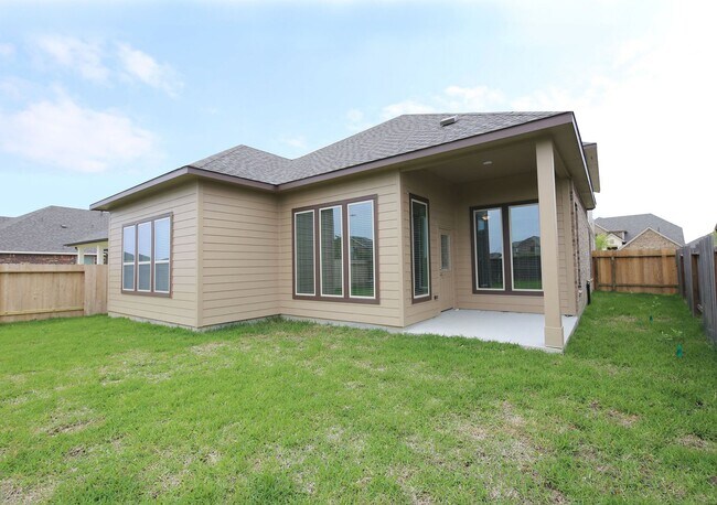 Building Photo - 8218 Oxbow Manor