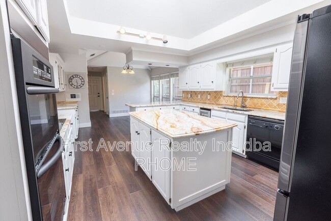 Building Photo - 16121 Shadybank Dr