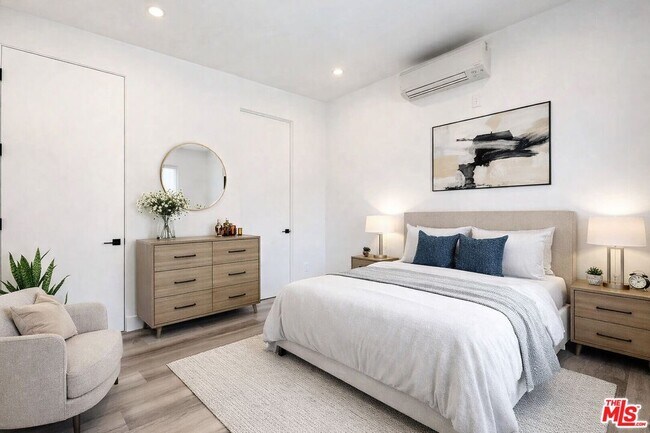 Building Photo - 525 Normandie Ave