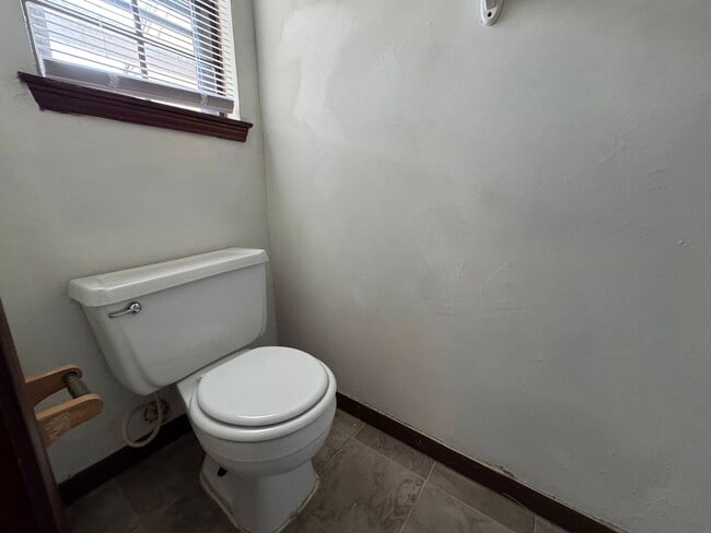 Building Photo - 207 E Hogan Dr