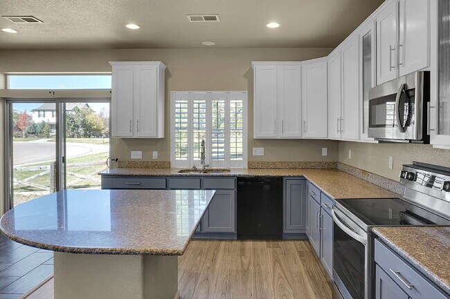 Building Photo - $2,700 - 4 Bed, 3.5 Bath Home in CO Spring...