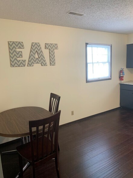 Building Photo - 617 4th St