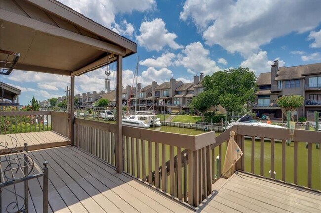 Building Photo - 18104 Starboard Dr