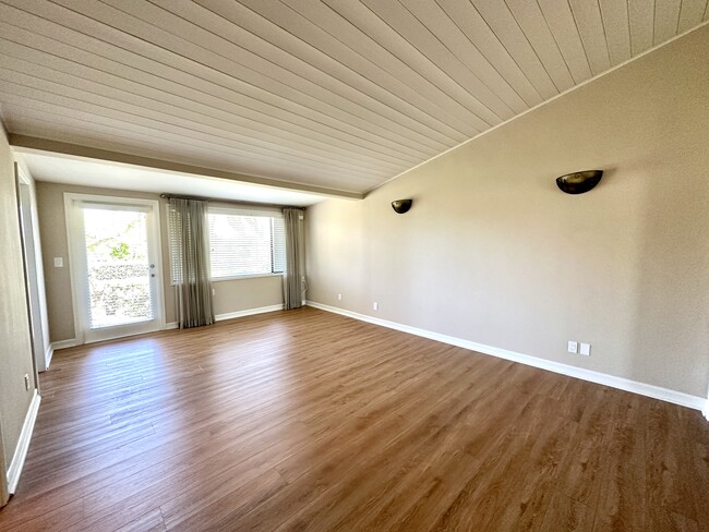 Building Photo - 1316 Granvia Altamira