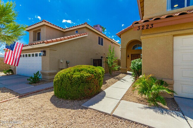 Building Photo - 3223 E Poinsettia Dr