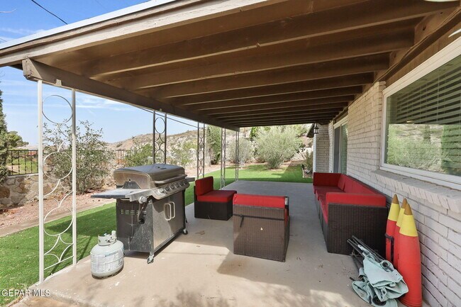 Building Photo - 4871 Los Reales Dr