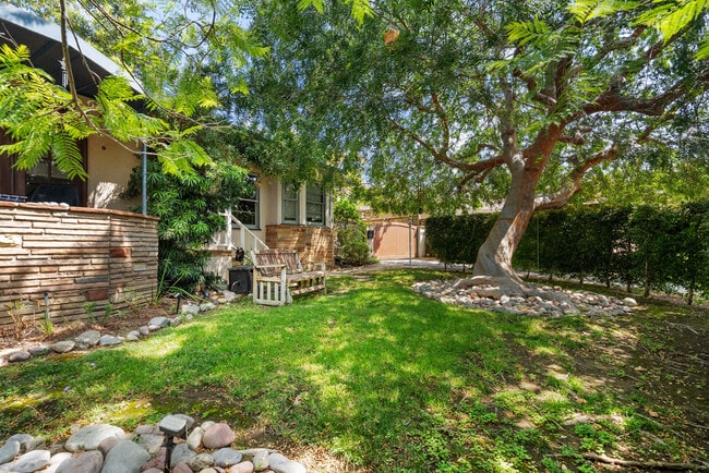 Building Photo - 467 Irving Dr