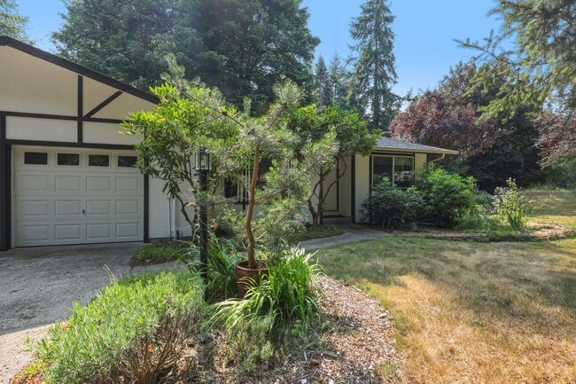 Building Photo - MOVE IN READY NOW! 2 bed 1 ba - Great location! Tumwater School District.