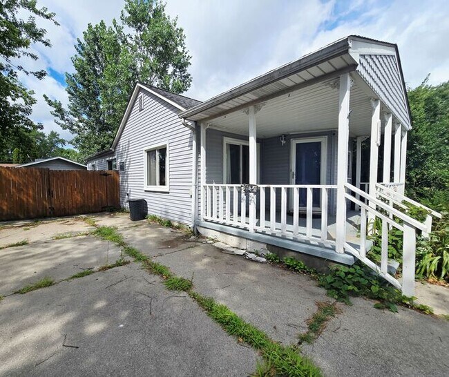 Building Photo - 1037 Birchwood Ave