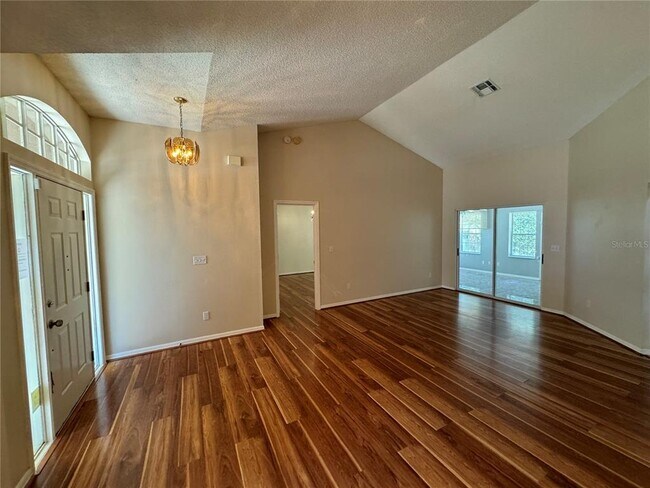 Building Photo - 302 Bluff Pass Dr