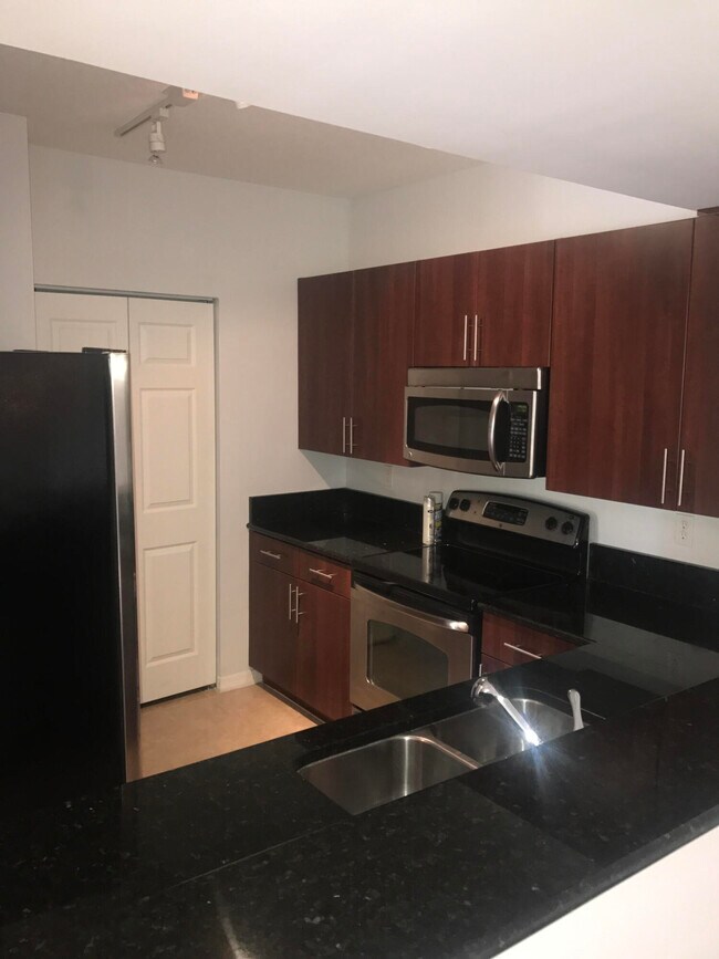 Building Photo - 4903 Midtown Ln