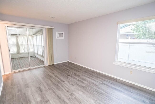 Building Photo - 2764 Kavalier Dr