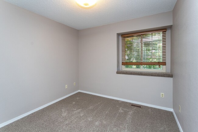 Building Photo - Charming 4-Bedroom Retreat with Modern Upd...