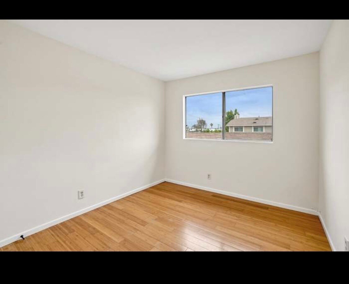 Building Photo - 15210 Shadybend Dr