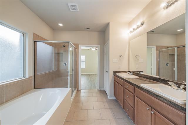 Building Photo - 643 Alexander St