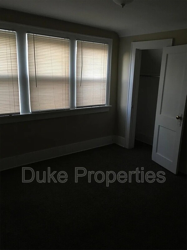 Building Photo - 1042 Bay St