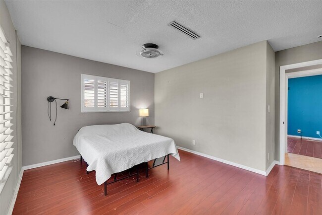 Building Photo - 1736 NW 38th St