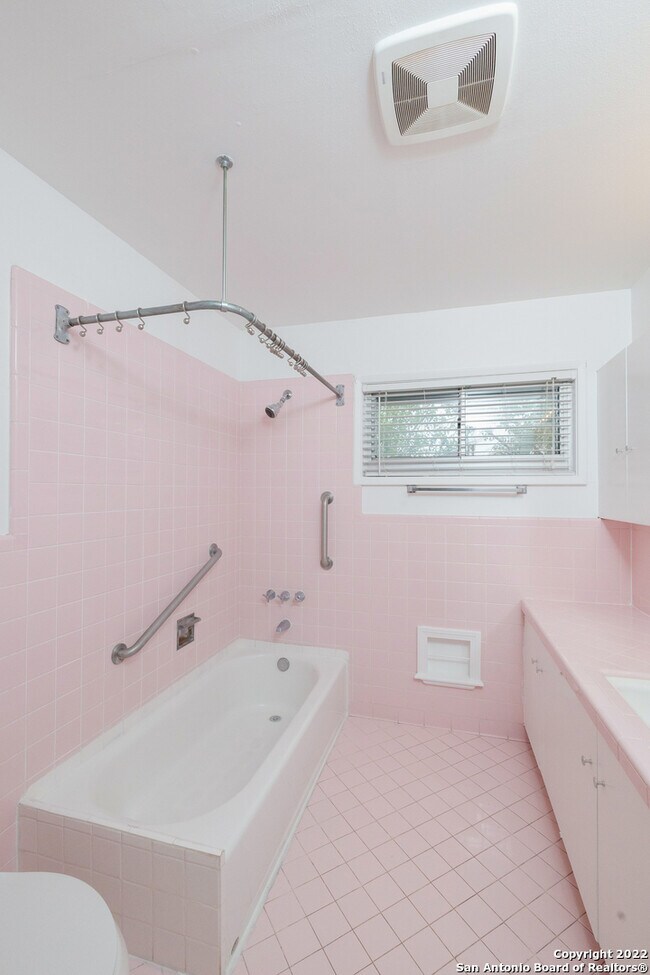 Building Photo - 103 Oakhurst Pl