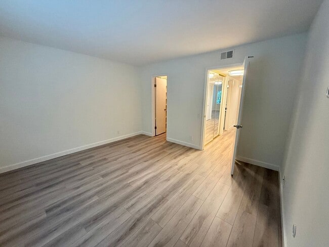 Building Photo - SAN CARLOS - Newly Remodeled 1 Bedroom Con...