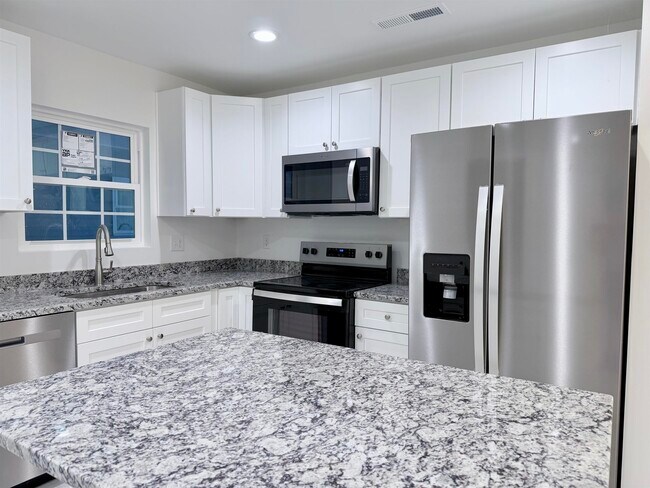 Building Photo - 179 Charter Dr