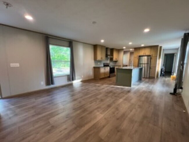 Building Photo - Modern 3-Bedroom Mobile Home in Peaceful Onslow County