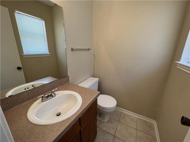 Building Photo - 519 Geri Dr