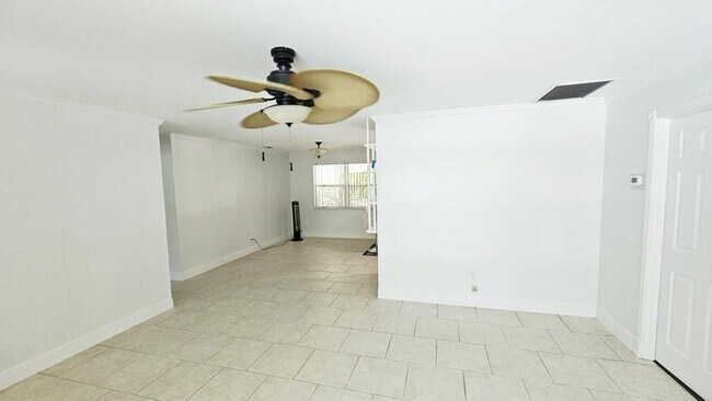 Building Photo - 911 Burch Dr