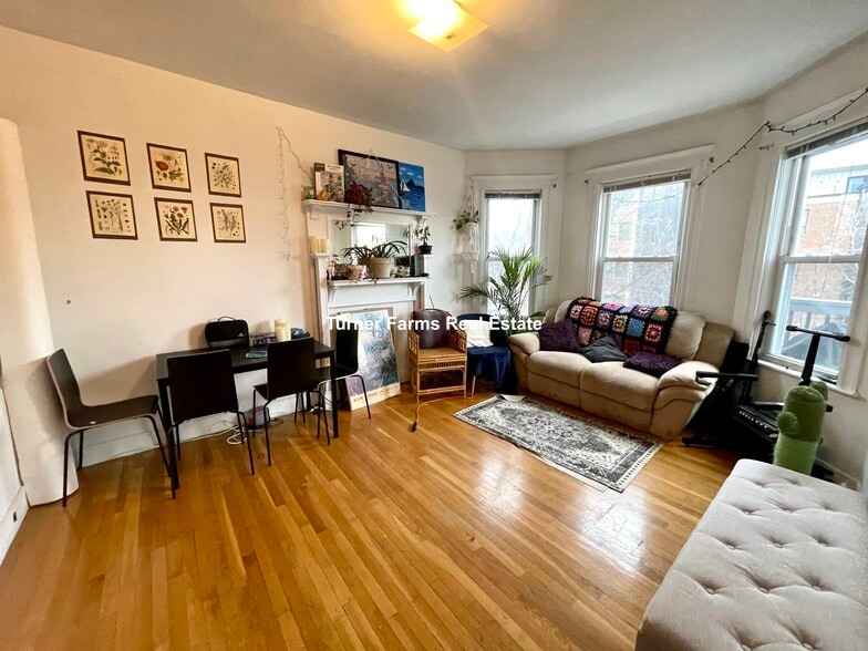 Building Photo - 530 Cambridge St