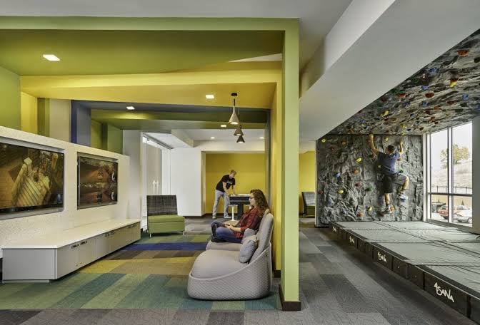 Building Photo - 1121 Austin Bluffs Pkwy