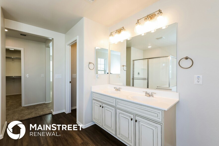 Building Photo - 16603 W Sierra St